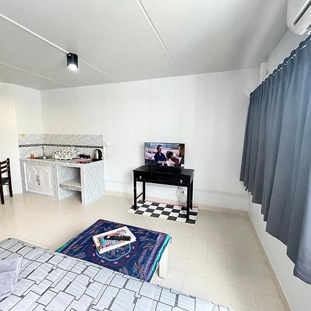 Lively Popular C3-C9 Impact Apartment Nonthaburi Exterior photo