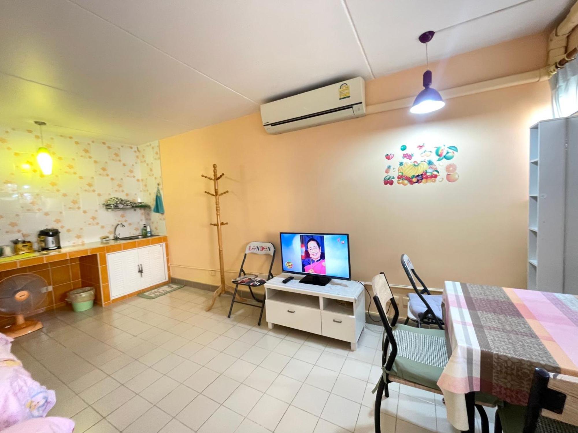 Lively Popular C3-C9 Impact Apartment Nonthaburi Exterior photo